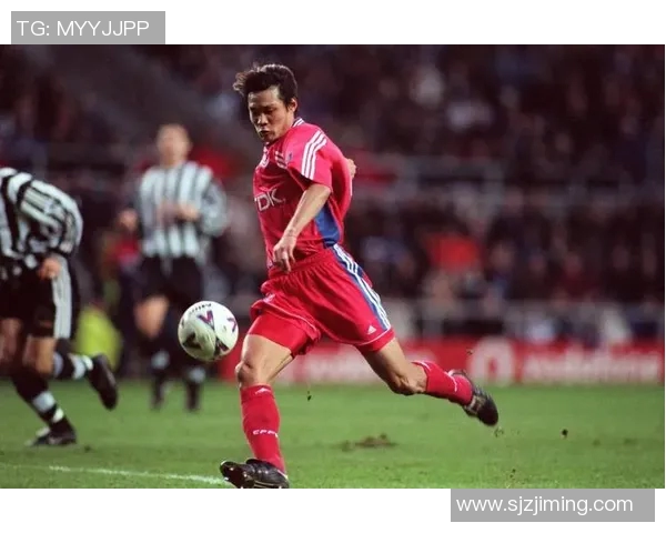 足球明星与嘻哈文化的完美结合展现个性与风格的精彩瞬间